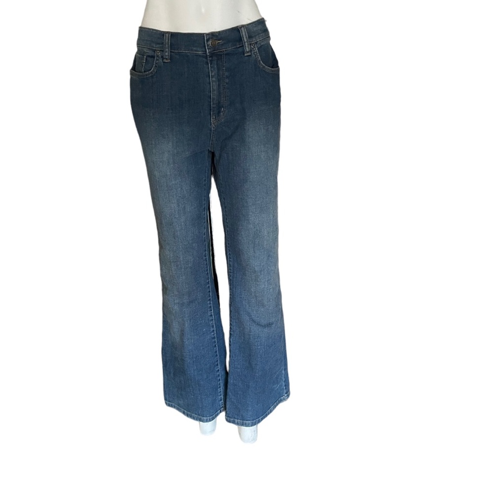 BCBG Plus Size Jeans Size 16 NWT - Picture 1 of 3